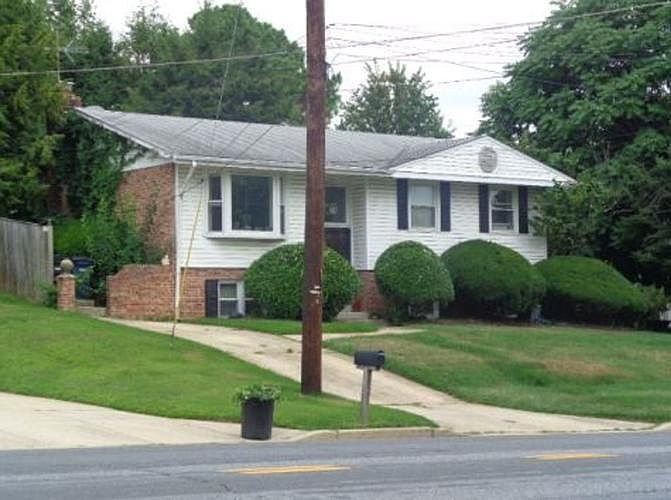 2nd image of 4402 Sellman Rd