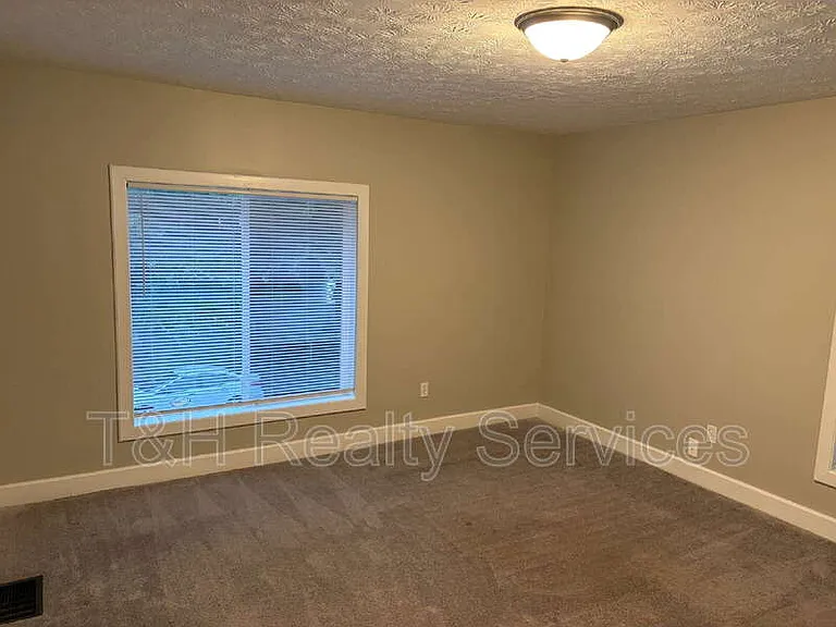 2923 N Delaware St — Photo 14