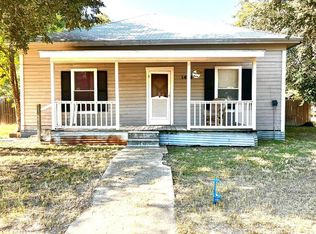 1404 W Youst St, Beeville, TX 78102