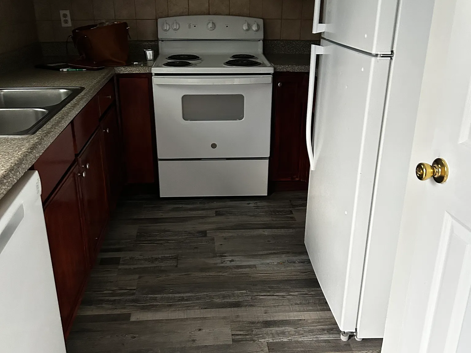 4 bed, 1380 sqft, $1,700 — Photo 1