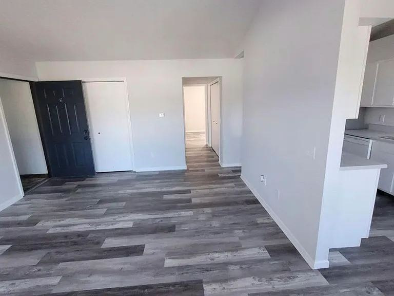 2323 W Osterhout Ave #3 — Photo 6