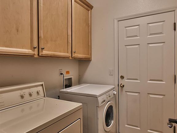 4th image of 1052 Silver Spur Way