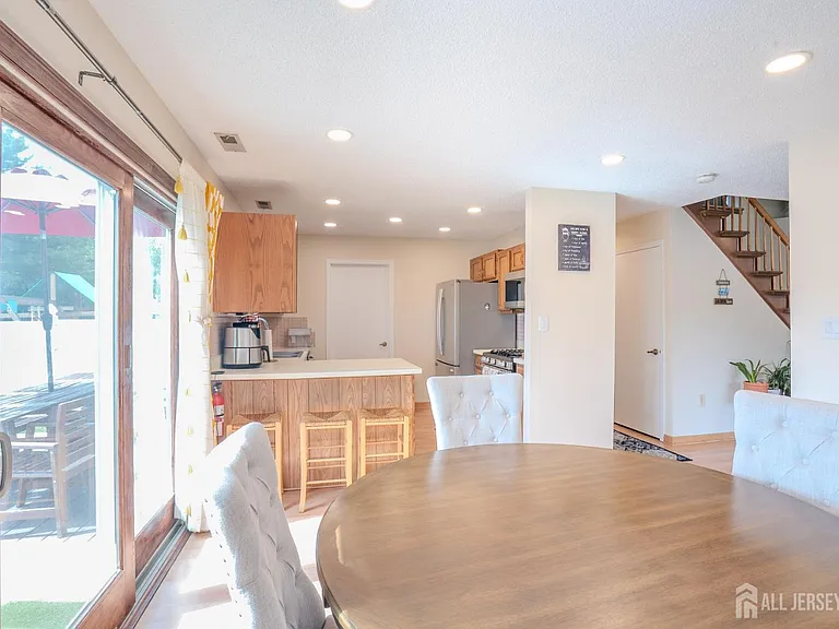 63 Carlisle Ct — Photo 17