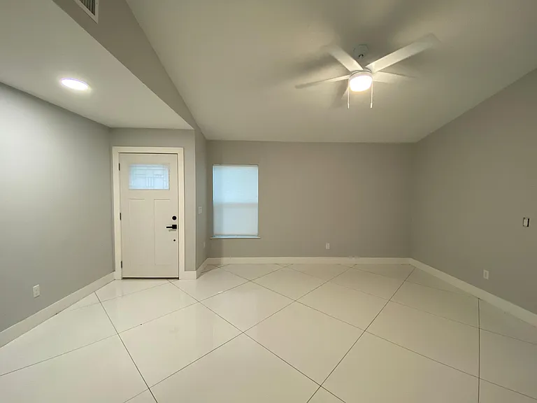 2032 Gregory Dr — Photo 24