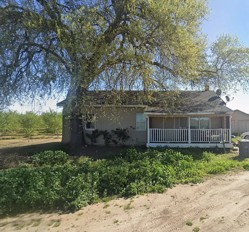 3 bed, 1200 sqft, $1,600 — Photo 1