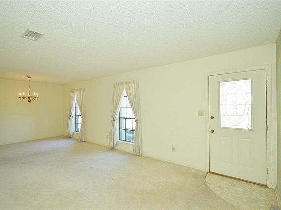 5th image of 4013 Middlebury Dr