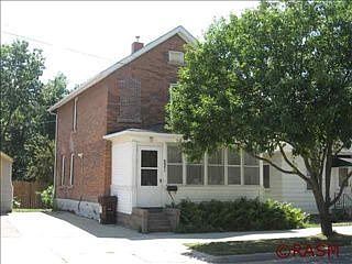 1st image of 221 E Elm St