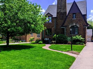 621 Uvedale Rd, Riverside, IL 60546