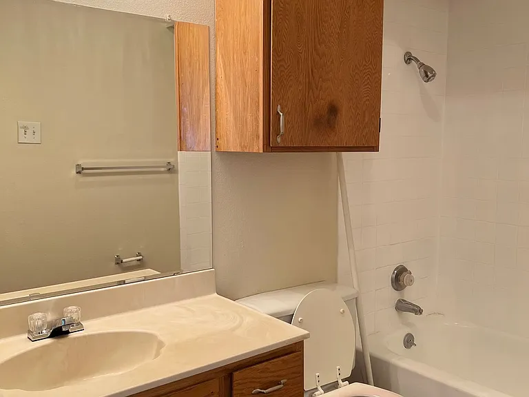 Bentwood Apartments — Photo 46