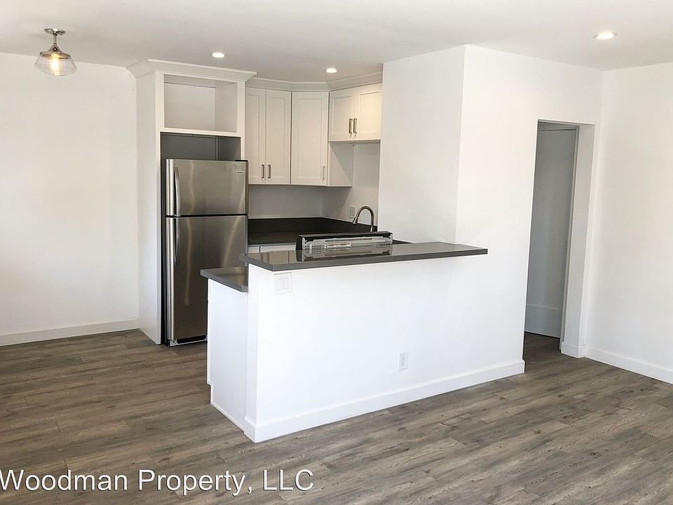 1st image of 6106 Woodman Ave APT 6