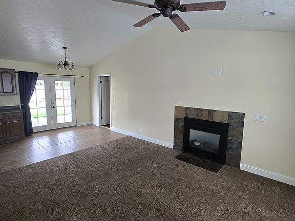 2nd image of 2575 W Dry Creek Dr