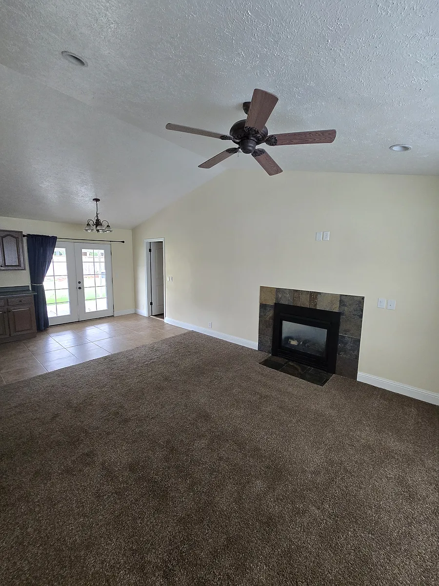 Building Photo - 2575 W Dry Creek Dr