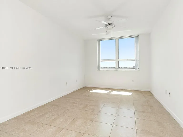 2000 N Bayshore Dr #420 — Photo 10