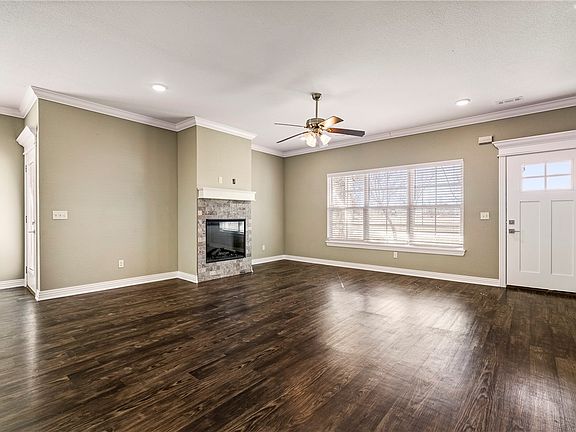 4th image of 121 Carrington Ave #A
