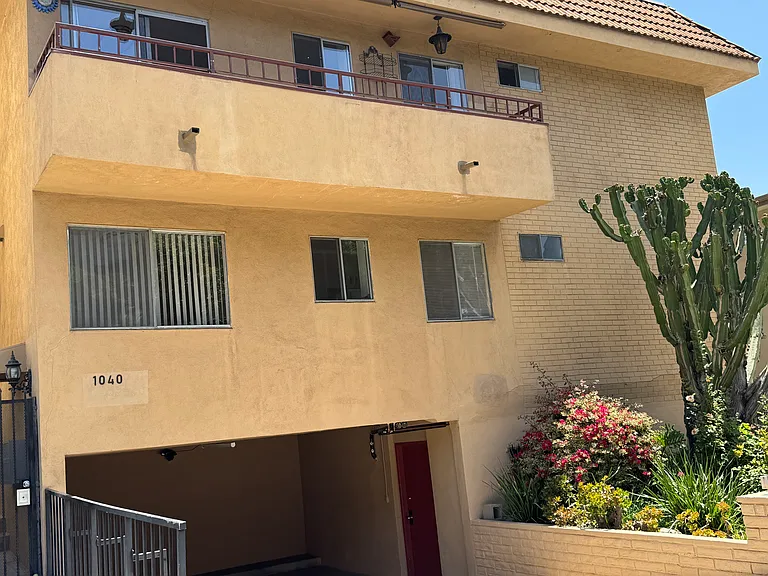 1040 N Laurel Ave #5 — Photo 40