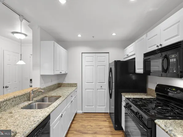 14162 Cuddy Loop APT 104, Woodbridge, VA 22193