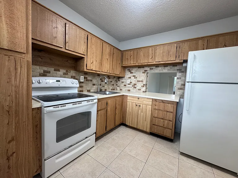 3900 NW 76th Ave #108 — Photo 2