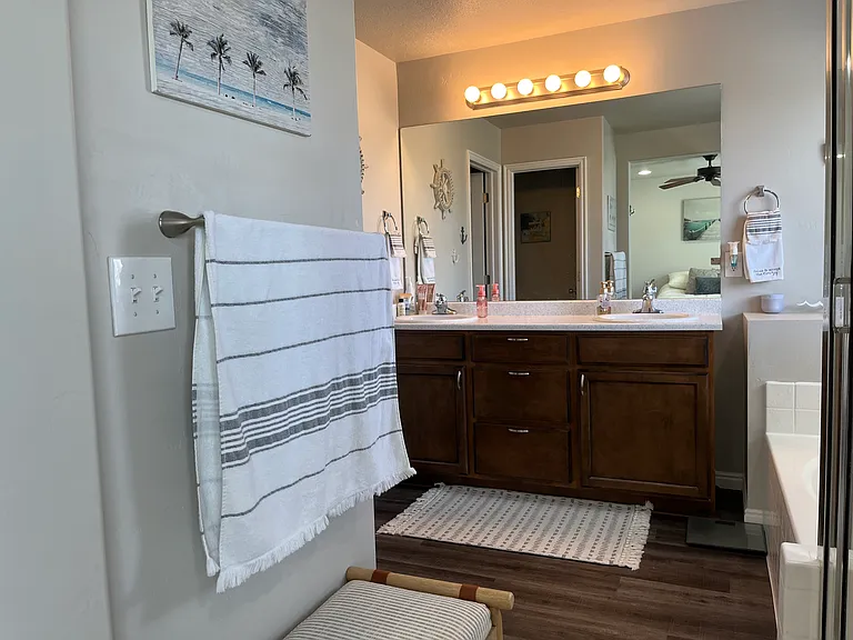 881 Berkeley Dr — Photo 22