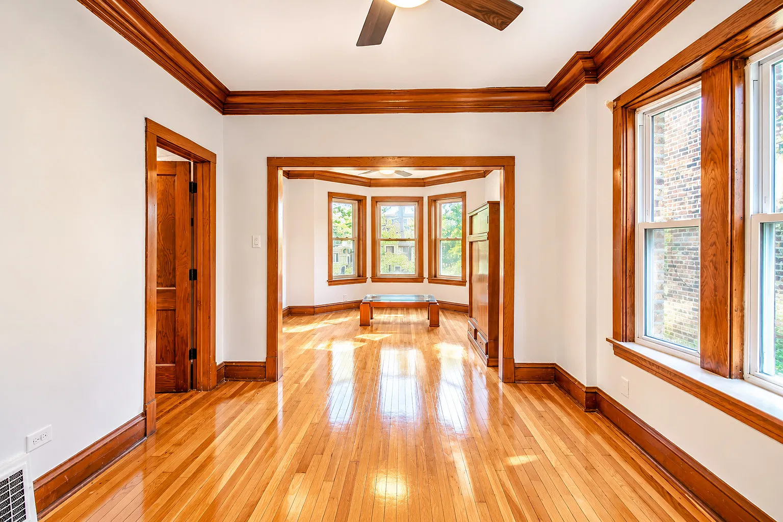 2 bed, 1000 sqft, $2,400 — Photo 3