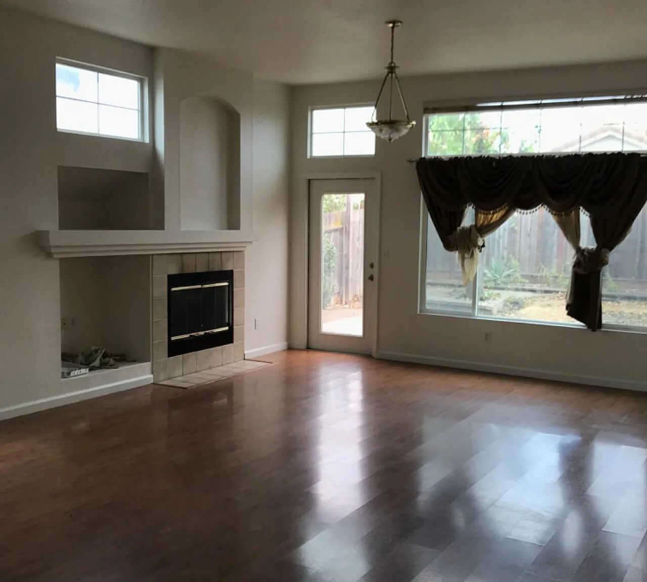 3 bed, 1340 sqft, $2,700 — Photo 4