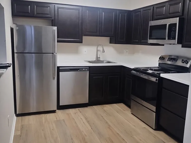 Woodridge Apartments — Photo 30