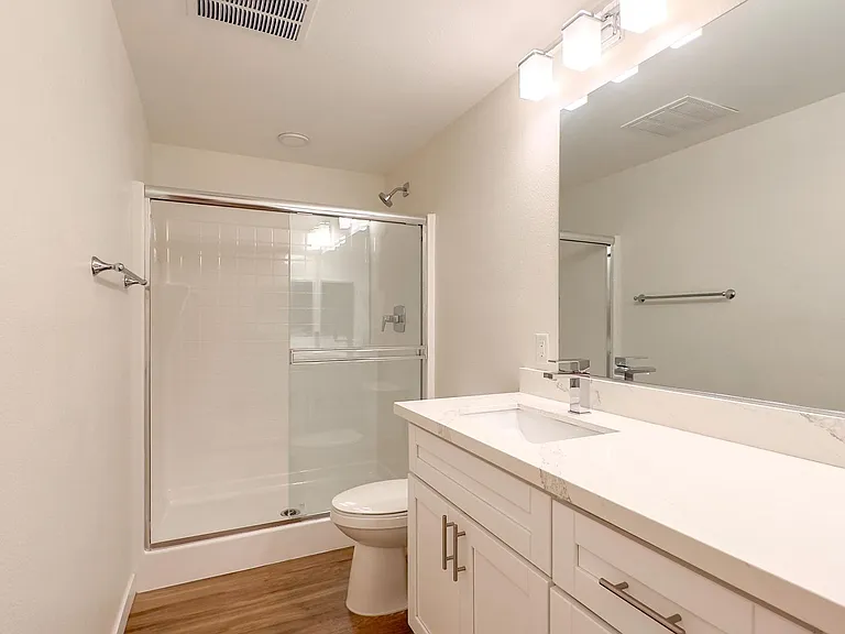 La Perla Apartments — Photo 26