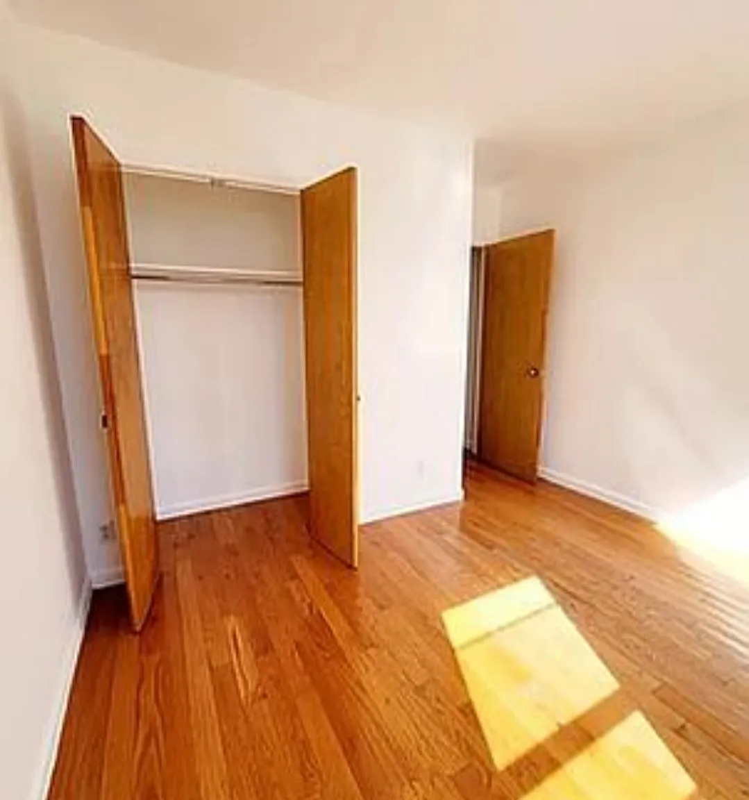 206 East 10th Street — Photo 2