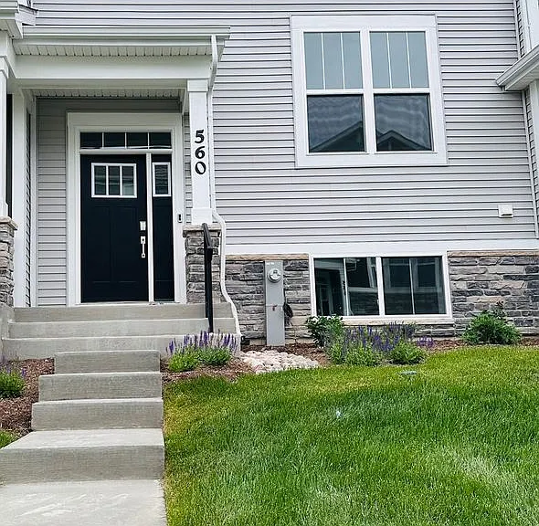 560 Wolverine Dr — Photo 1