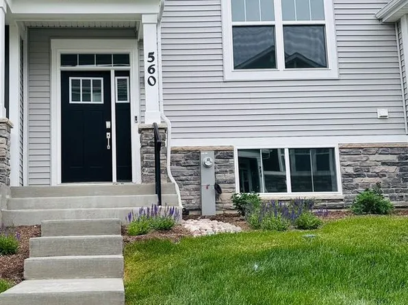 560 Wolverine Dr, Aurora, IL 60502
