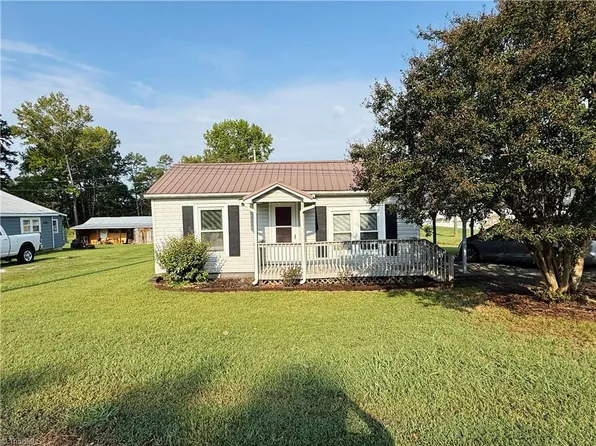 24 Forest Hill Rd, Lexington, NC 27295