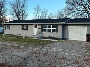 508 N 10th St, Auburn, IL 62615