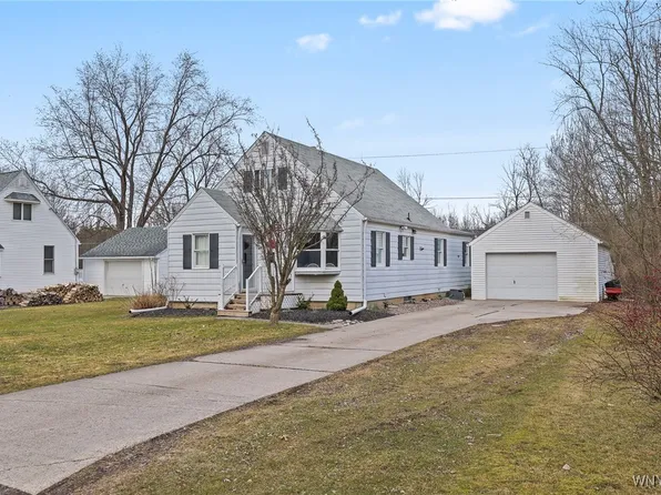 3455 Warner Dr, Grand Island, NY 14072