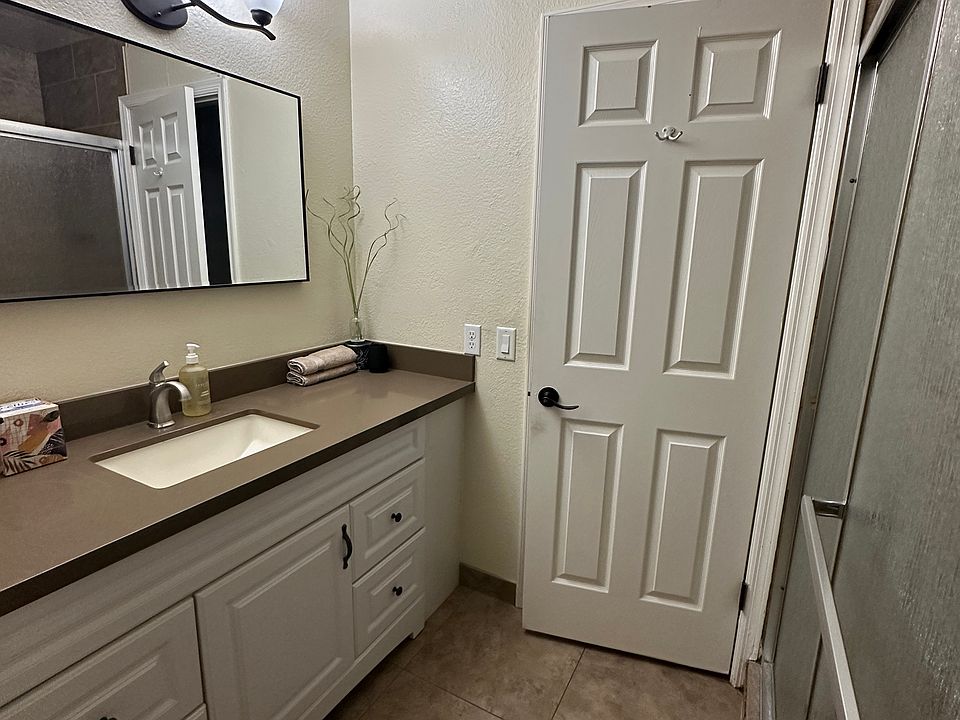 Master Suite Bedroom full bath