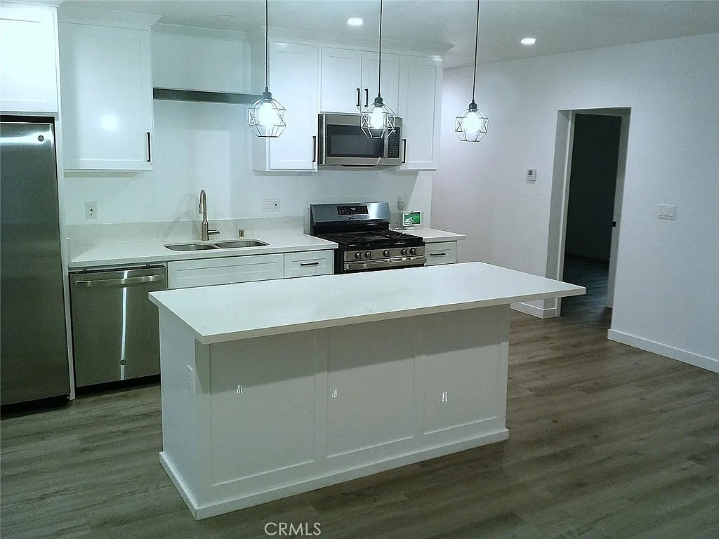 4 bed, 1750 sqft, $4,500 — Photo 4