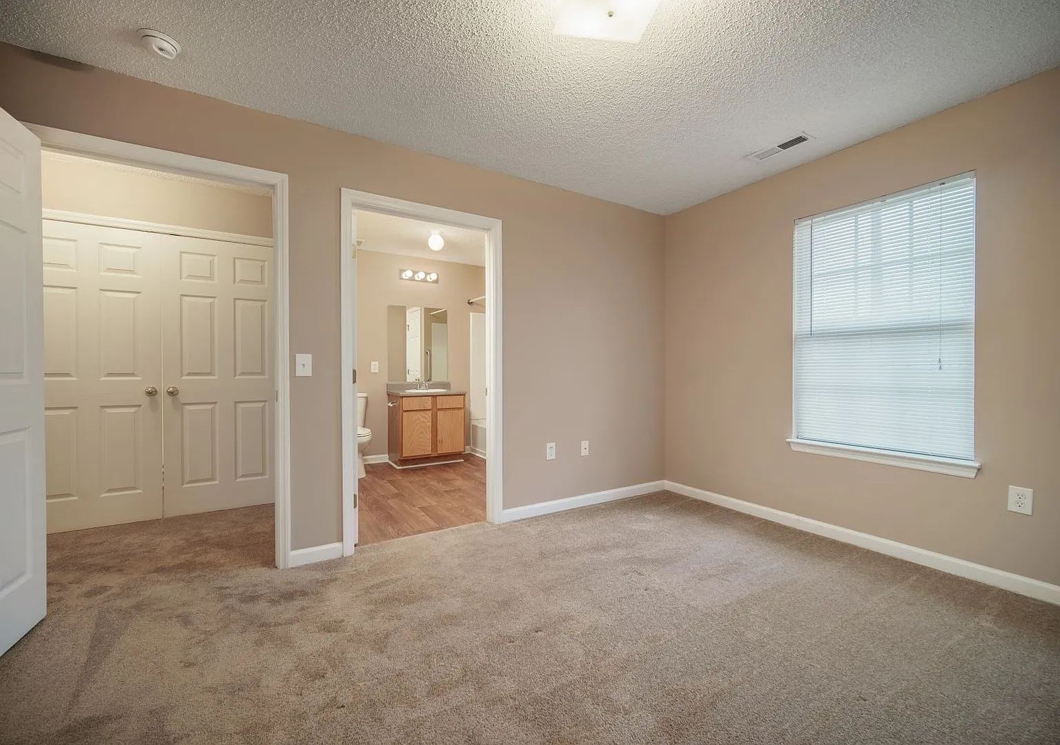Private Villa Neighborhood Rent $1,124/month Affordable Living — Photo 4