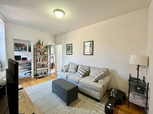 Rented by KNOCKKNOCK LLC | media 6