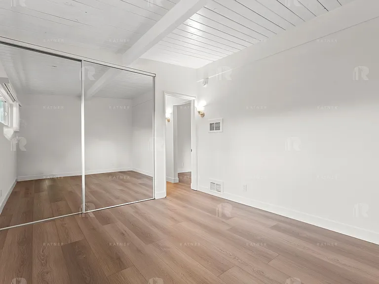 (An/Ti/Yo:B) 4232-4234 Mary Ellen Avenue — Photo 7