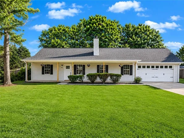 930 Century Oak Dr, Winder, GA 30680