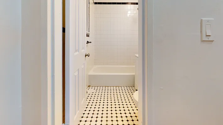 Rented by Bond New York | media 10