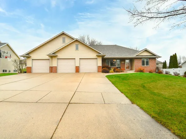 1082 Blackberry Winter Ln, De Pere, WI 54115