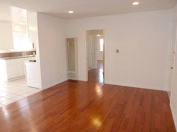 4th image of 4021 1/2 S Centinela Ave