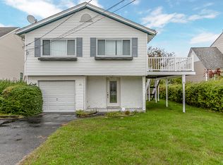 39 Grandview Dr, Shirley, NY 11967