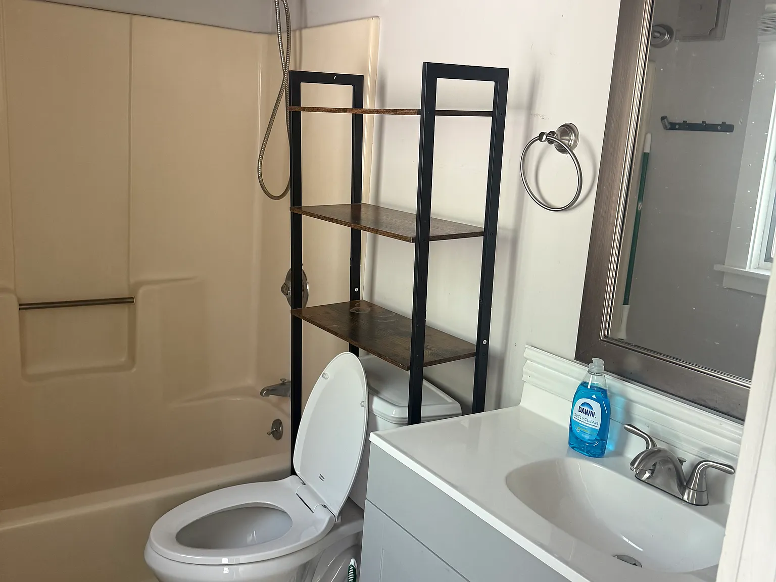 1 bed, 640 sqft, $1,580 — Photo 2