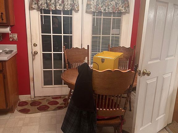 3rd image of 526 Blueridge Dr