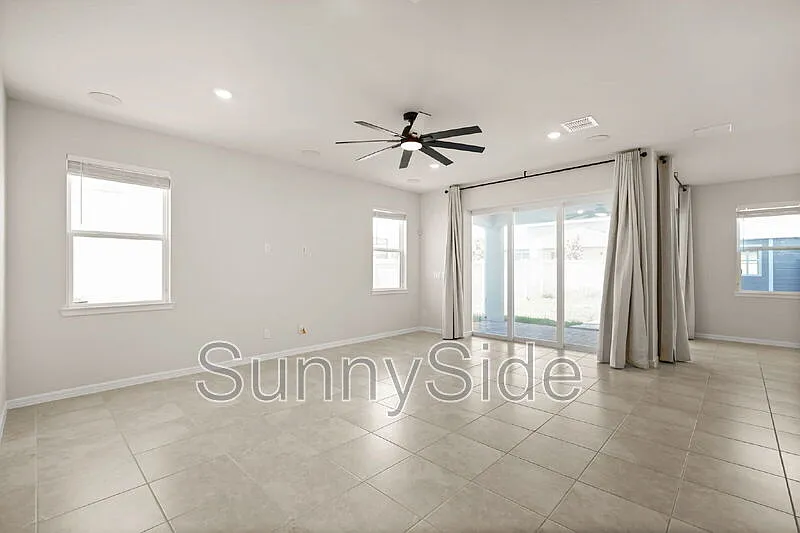 4 bed, 2.0 bath, 2041 sqft, $2,800 — Photo 3