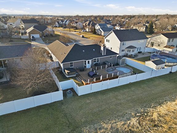 2nd image of 542 Doxbury Ln
