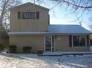 5195 Tangent Dr, Waterford, MI 48327