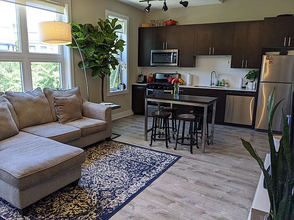 2nd image of 933 W Belle Plaine Ave Unit 306