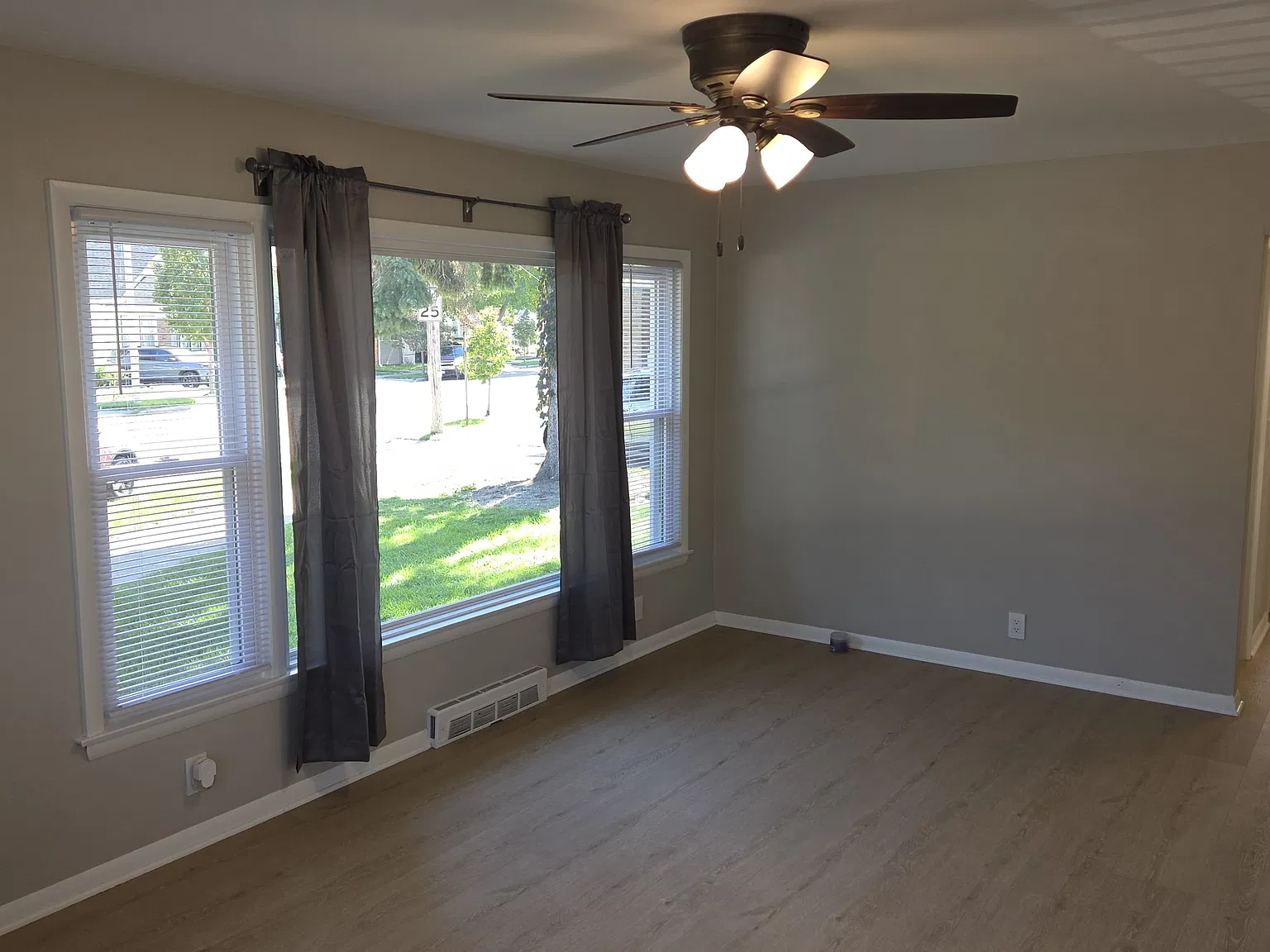 3 bed, 992 sqft, $1,950 — Photo 4