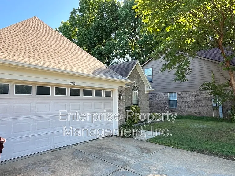 6986 Parkbrook Ln — Photo 2